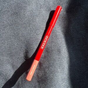 One size MAKE IT KNOWN lip filler pencil 🫦